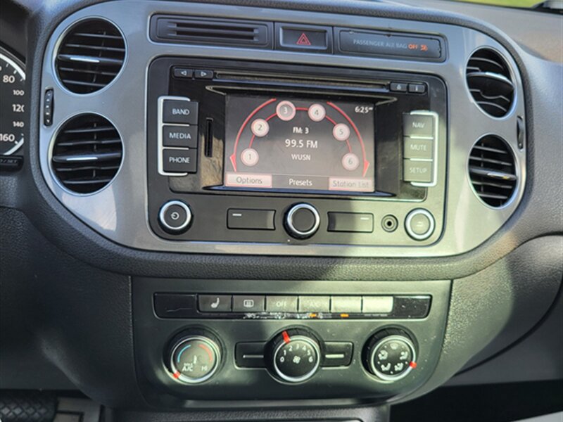 Used 2013 Volkswagen Tiguan SE FWD image 15