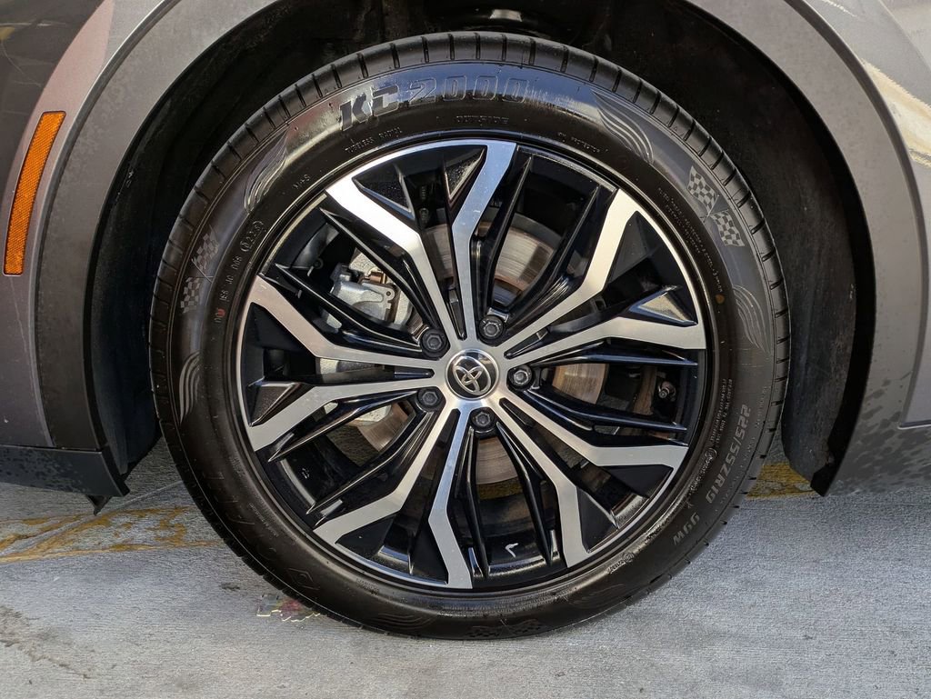 Used 2024 Toyota Crown Limited image 31