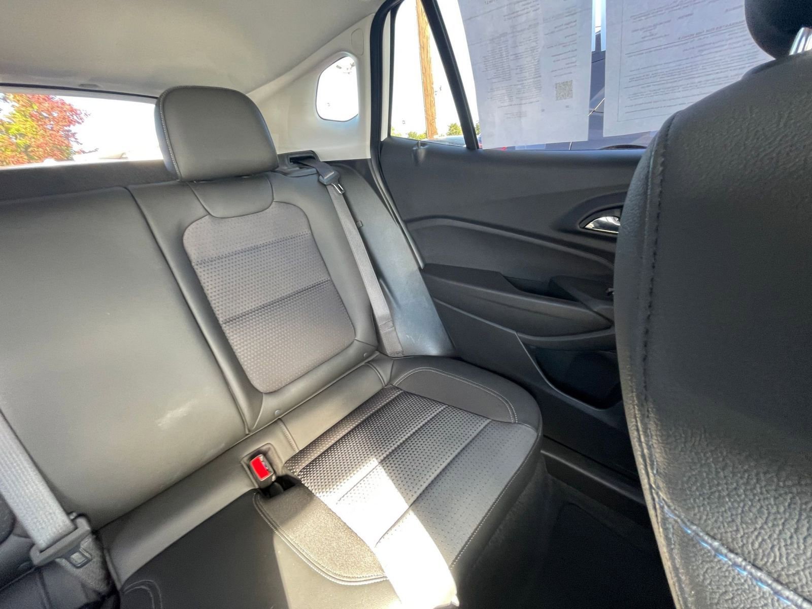 Used 2025 Chevrolet Trax LT w/ LT Convenience Package image 34