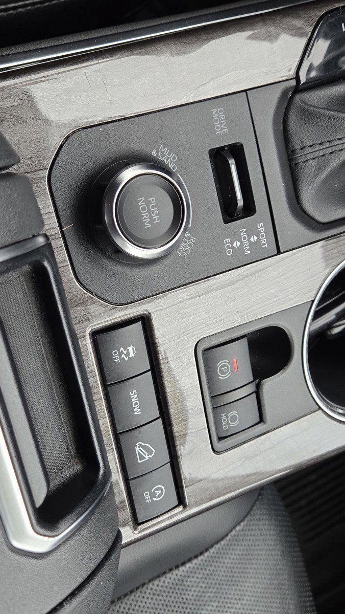 Used 2020 Toyota Highlander Platinum image 19