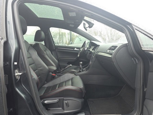 Used 2017 Volkswagen GTI SE image 22