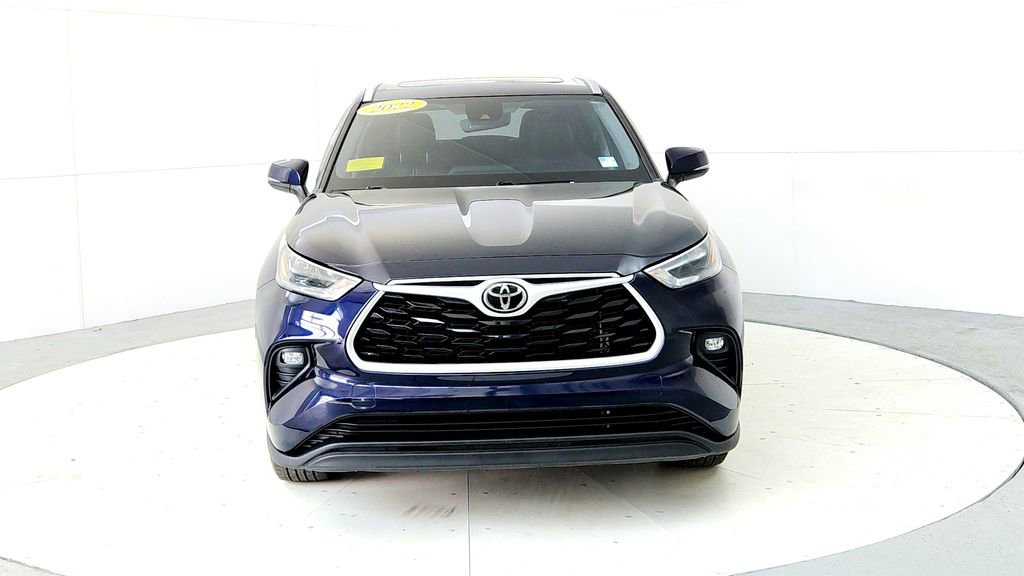 Used 2022 Toyota Highlander XLE AWD/4WD image 8