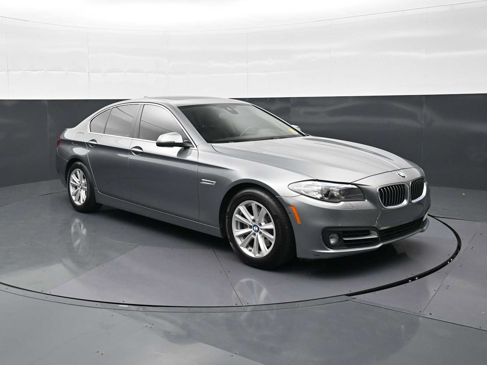 Used 2015 BMW 528i Sedan RWD image 3