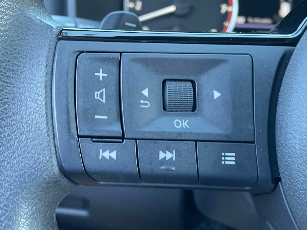 Used 2023 Nissan Rogue SV FWD image 29
