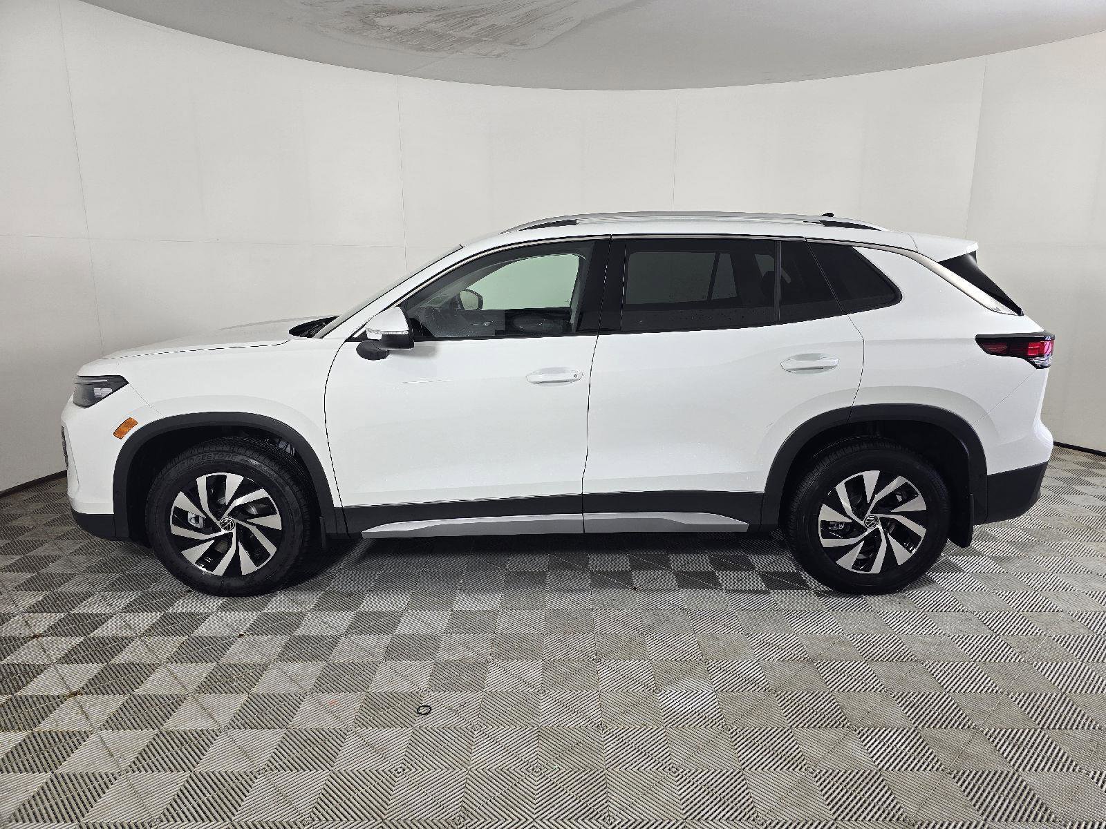 New 2026 Volkswagen Tiguan S AWD/4WD image 18