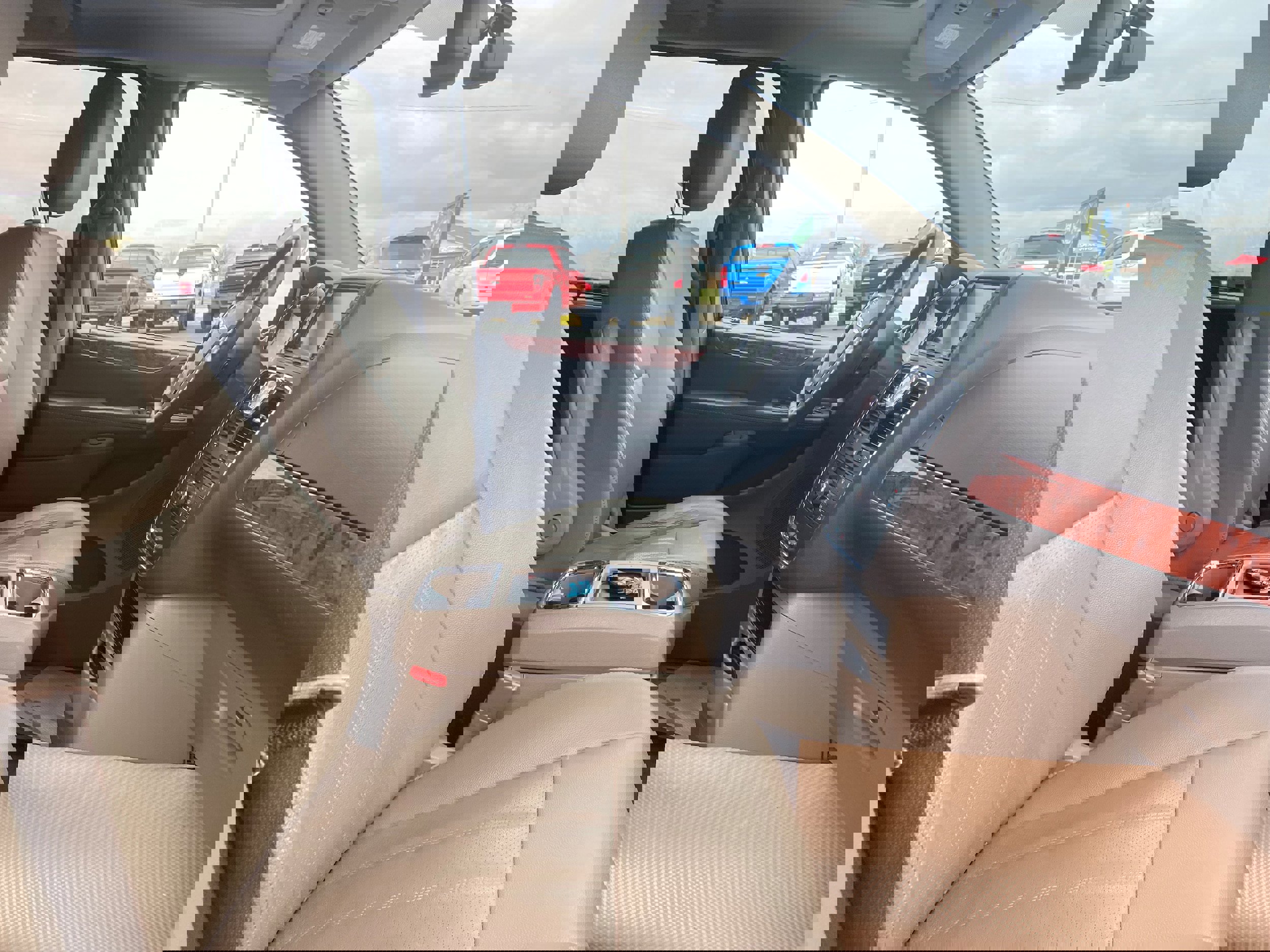 Used 2014 Chrysler Town & Country Touring image 14