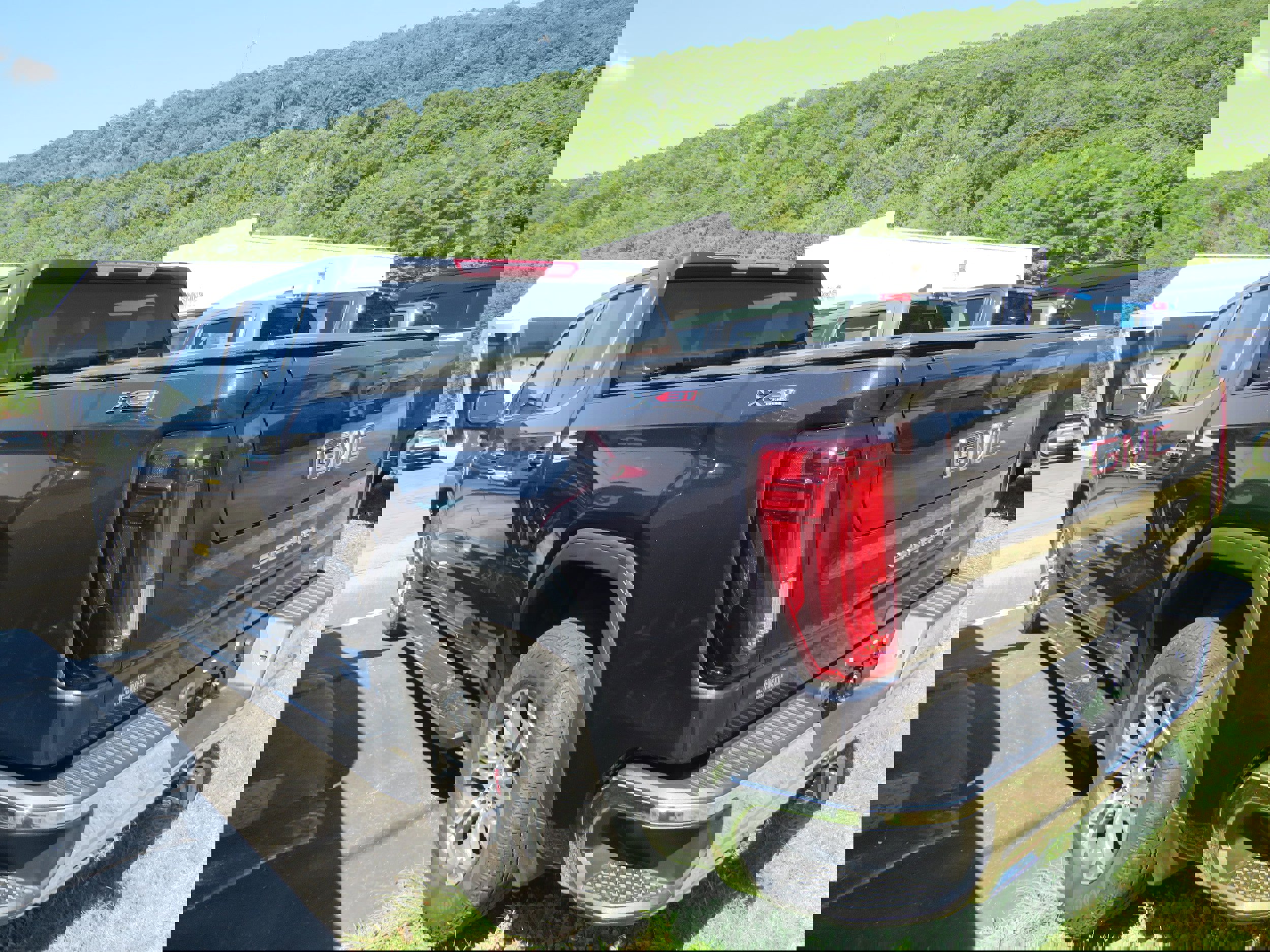 Used 2022 GMC Sierra 1500 SLT w/ SLT Convenience Package video 4