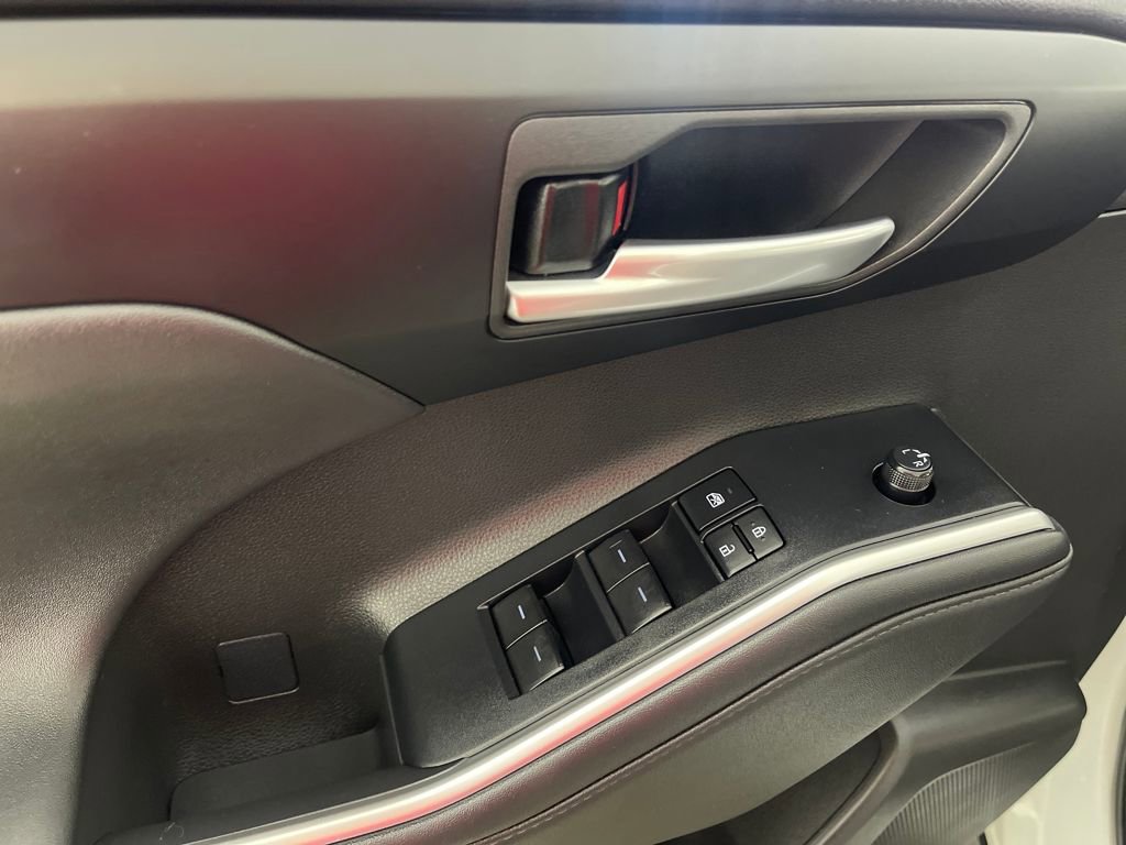 Certified 2025 Toyota Highlander XLE image 21