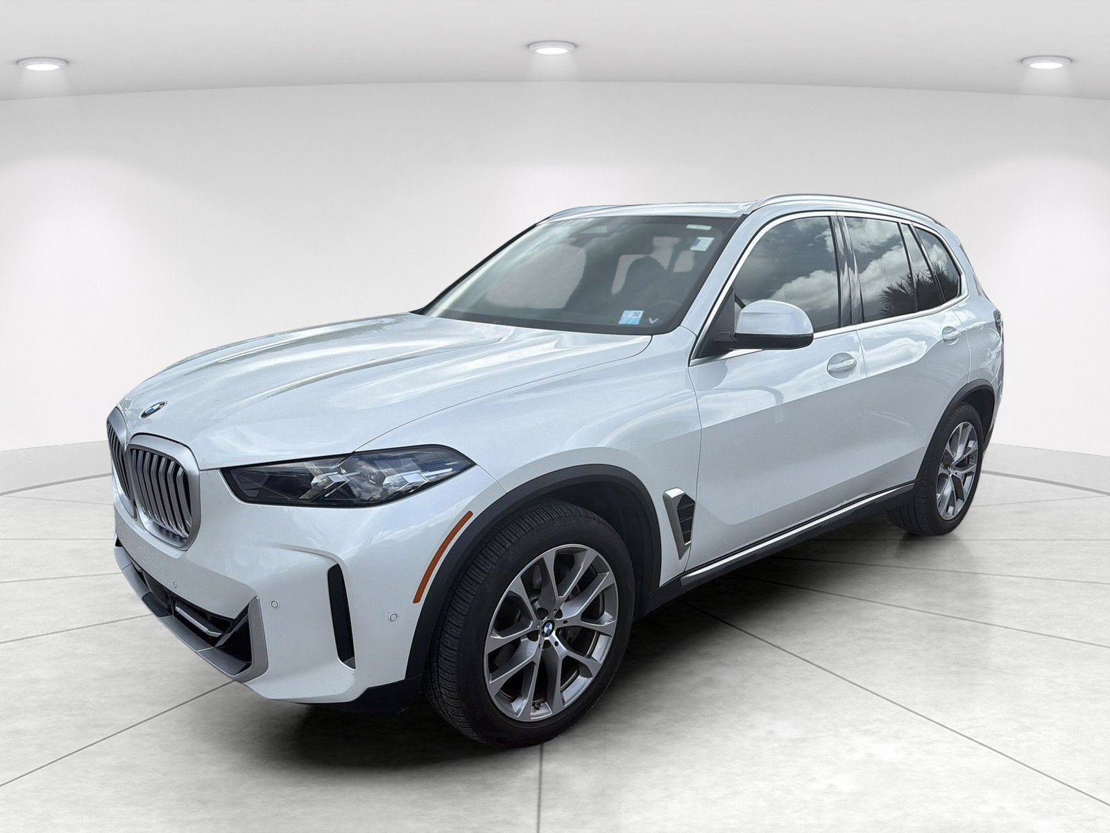 Used 2024 BMW X5 xDrive40i w/ Parking Assistance Package AWD/4WD image 8