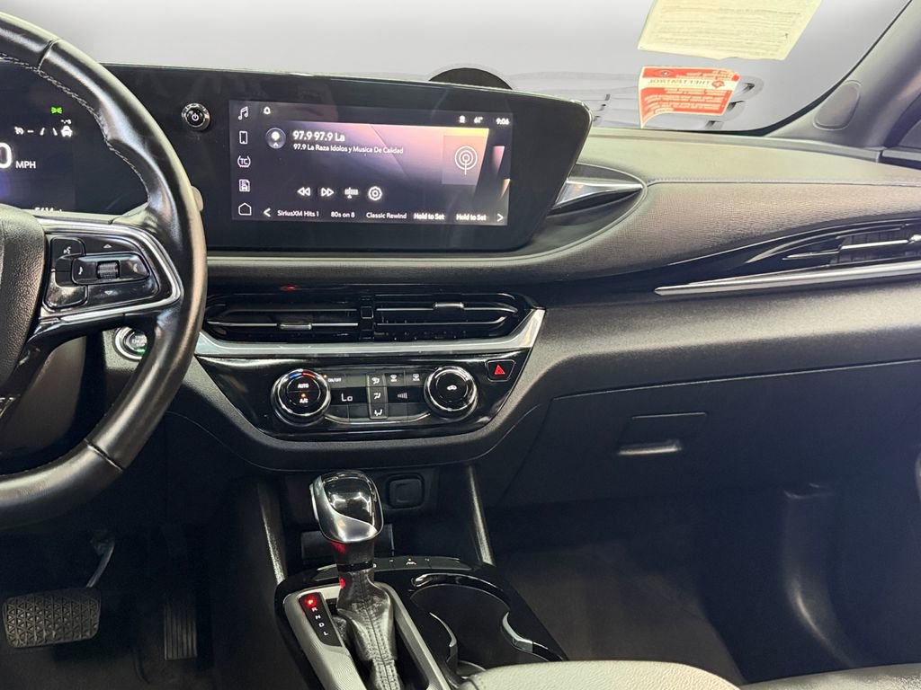 Used 2025 Buick Envista Sport Touring image 11