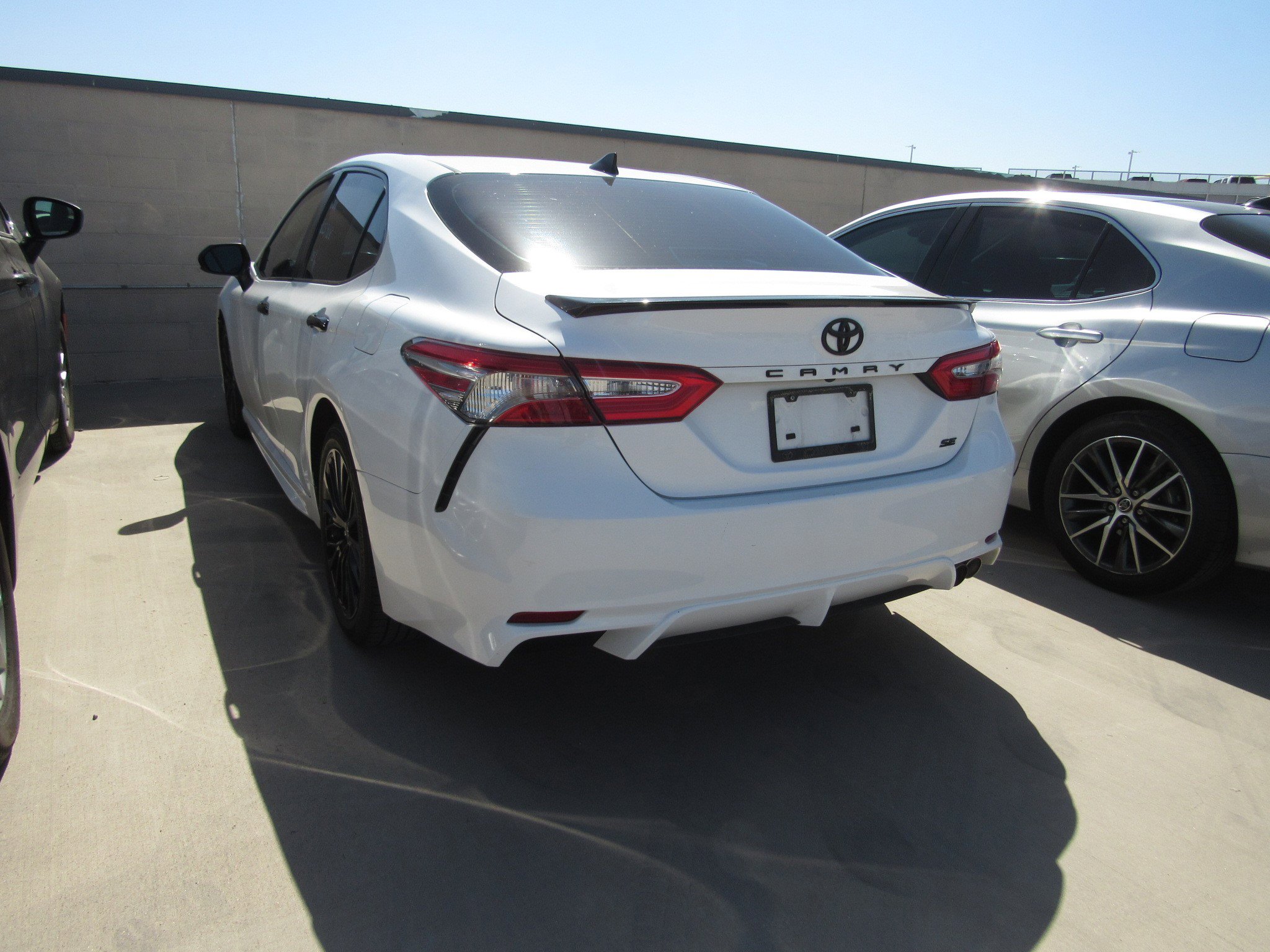 Used 2019 Toyota Camry SE FWD image 4