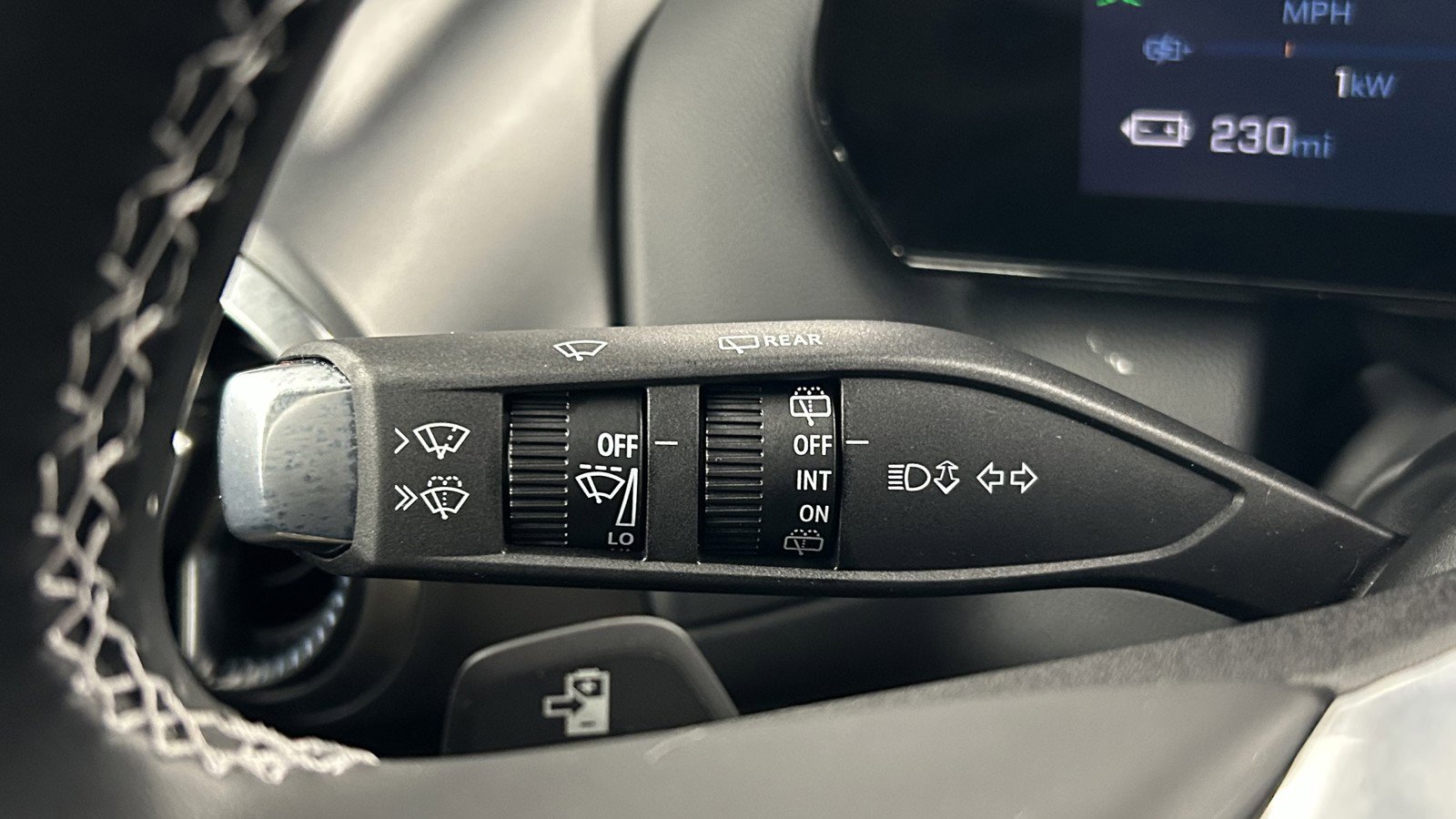 Used 2025 Chevrolet Equinox EV LT w/ Comfort Package image 23