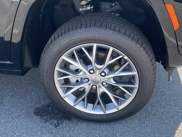 New 2025 Jeep Grand Cherokee Summit image 11