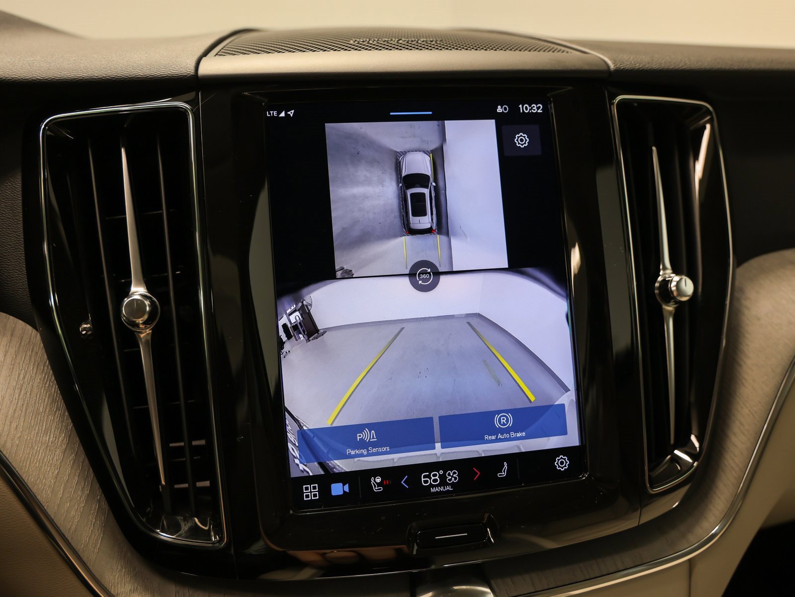 Used 2025 Volvo XC60 B5 Plus w/ Protection Package Premier image 43