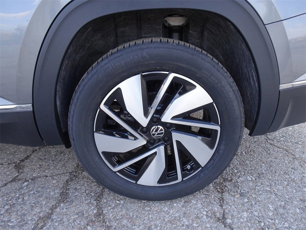 New 2025 Volkswagen Atlas SEL image 3