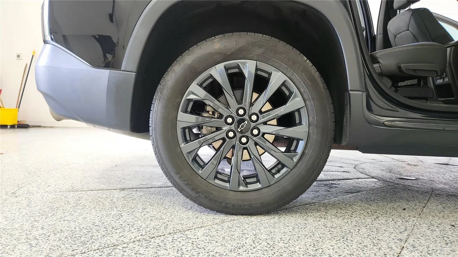 Used 2023 Chevrolet Traverse RS AWD/4WD image 13