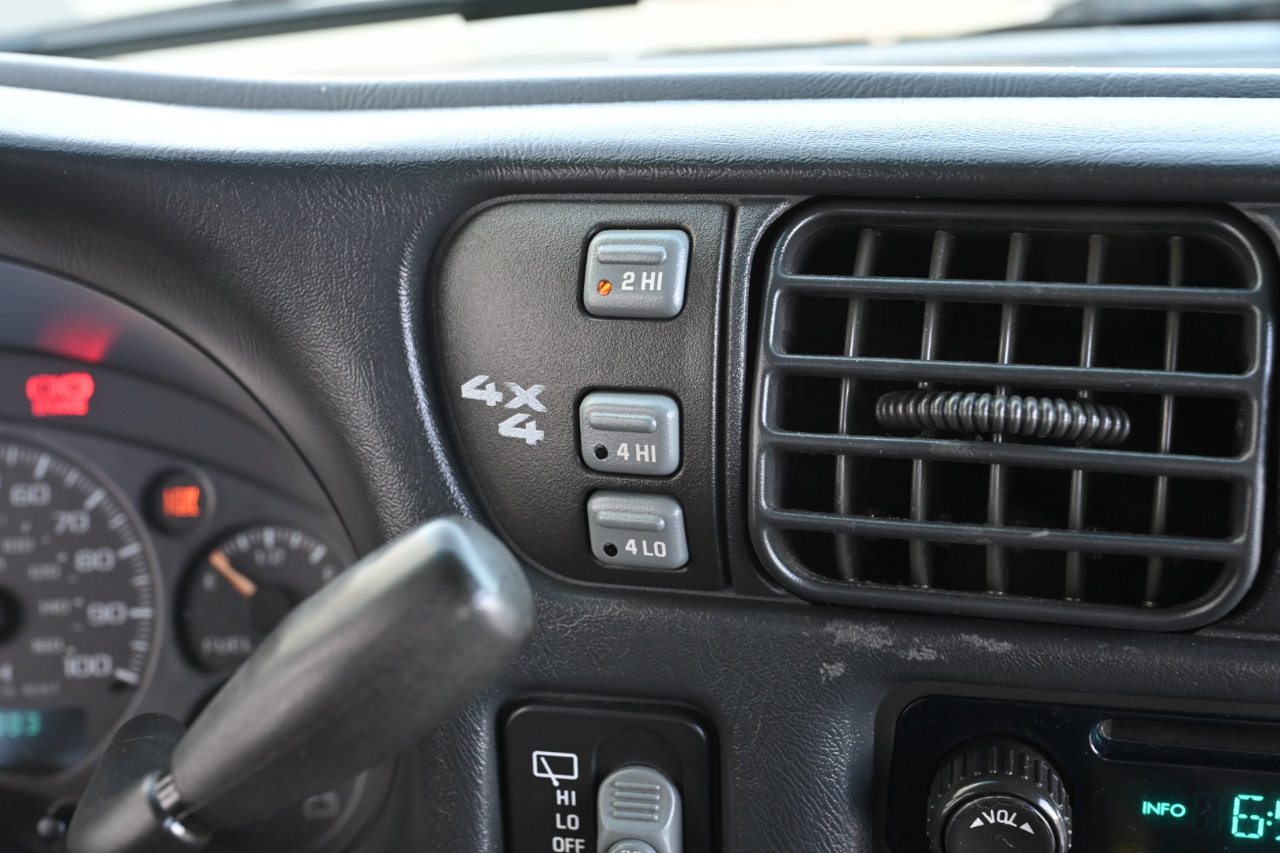 Used 2002 Chevrolet Blazer LS w/ Preferred Equipment Group AWD/4WD image 21