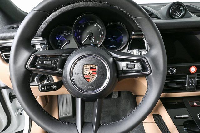Certified 2026 Porsche Macan image 10