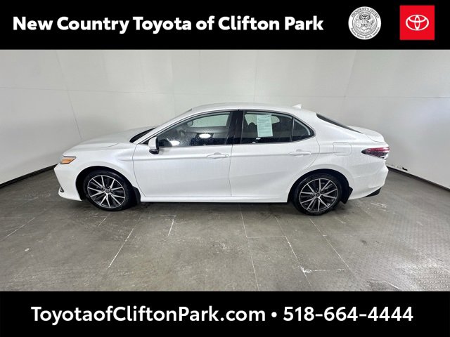Used 2023 Toyota Camry XLE image 6