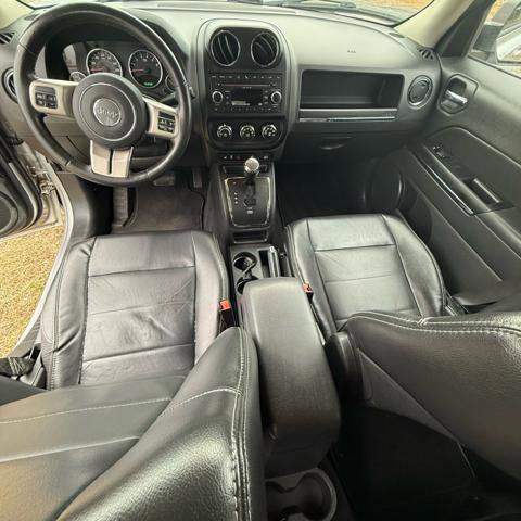 Used 2011 Jeep Patriot Latitude w/ Sun/Sound Group image 13