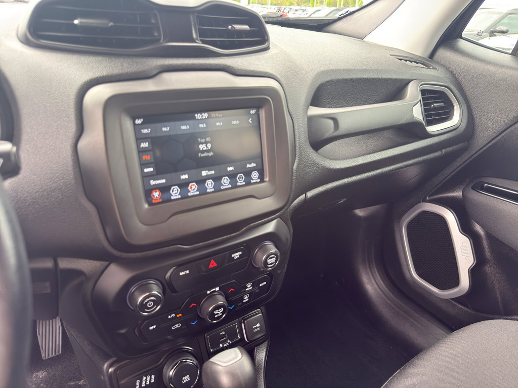 Used 2020 Jeep Renegade Latitude w/ Cold Weather Group AWD/4WD image 21