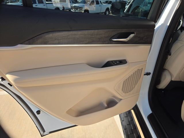 Used 2025 Jeep Grand Cherokee L Limited RWD image 14