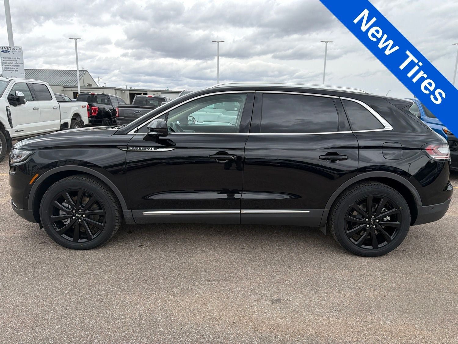 Used 2022 Lincoln Nautilus Reserve w/ Equipment Group 202A AWD/4WD image 6