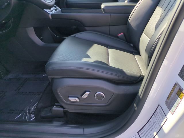Used 2025 Hyundai Santa Fe SEL FWD image 16