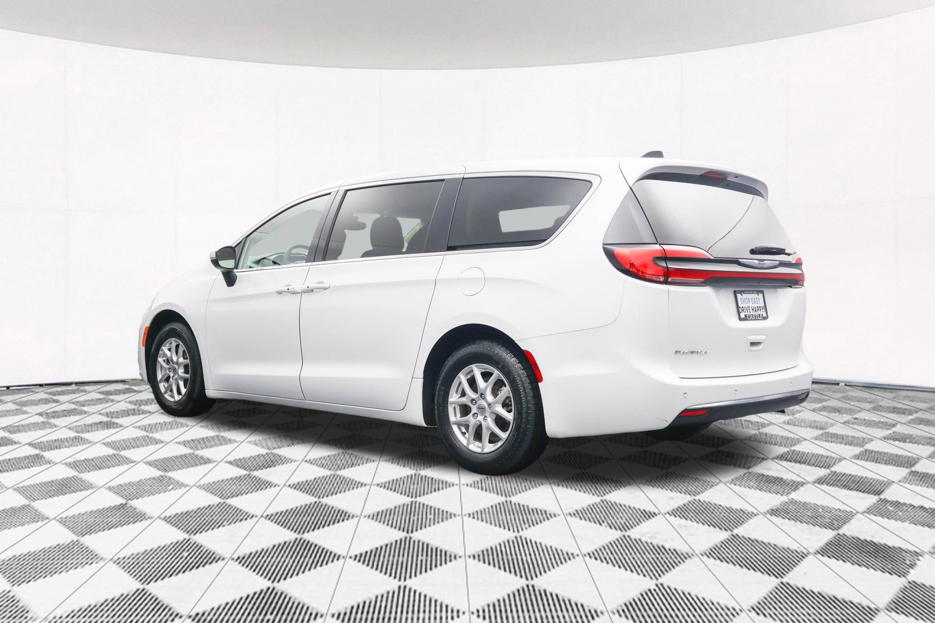 Used 2023 Chrysler Pacifica Touring-L FWD image 41