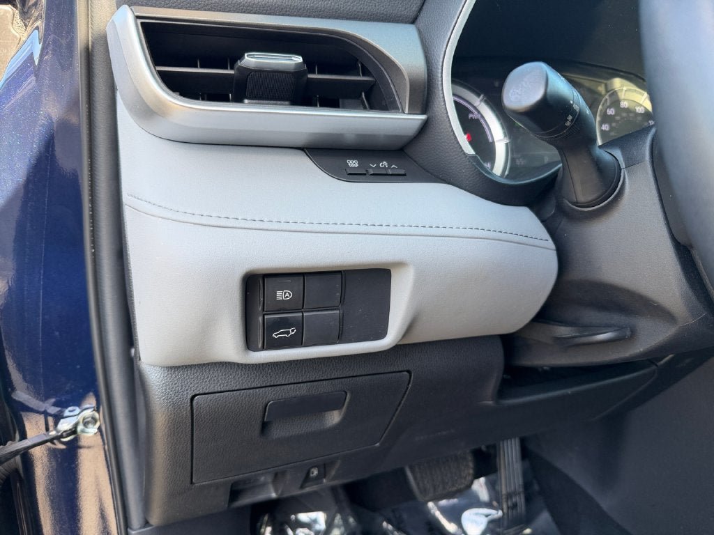 Used 2022 Toyota Highlander XLE AWD/4WD image 20
