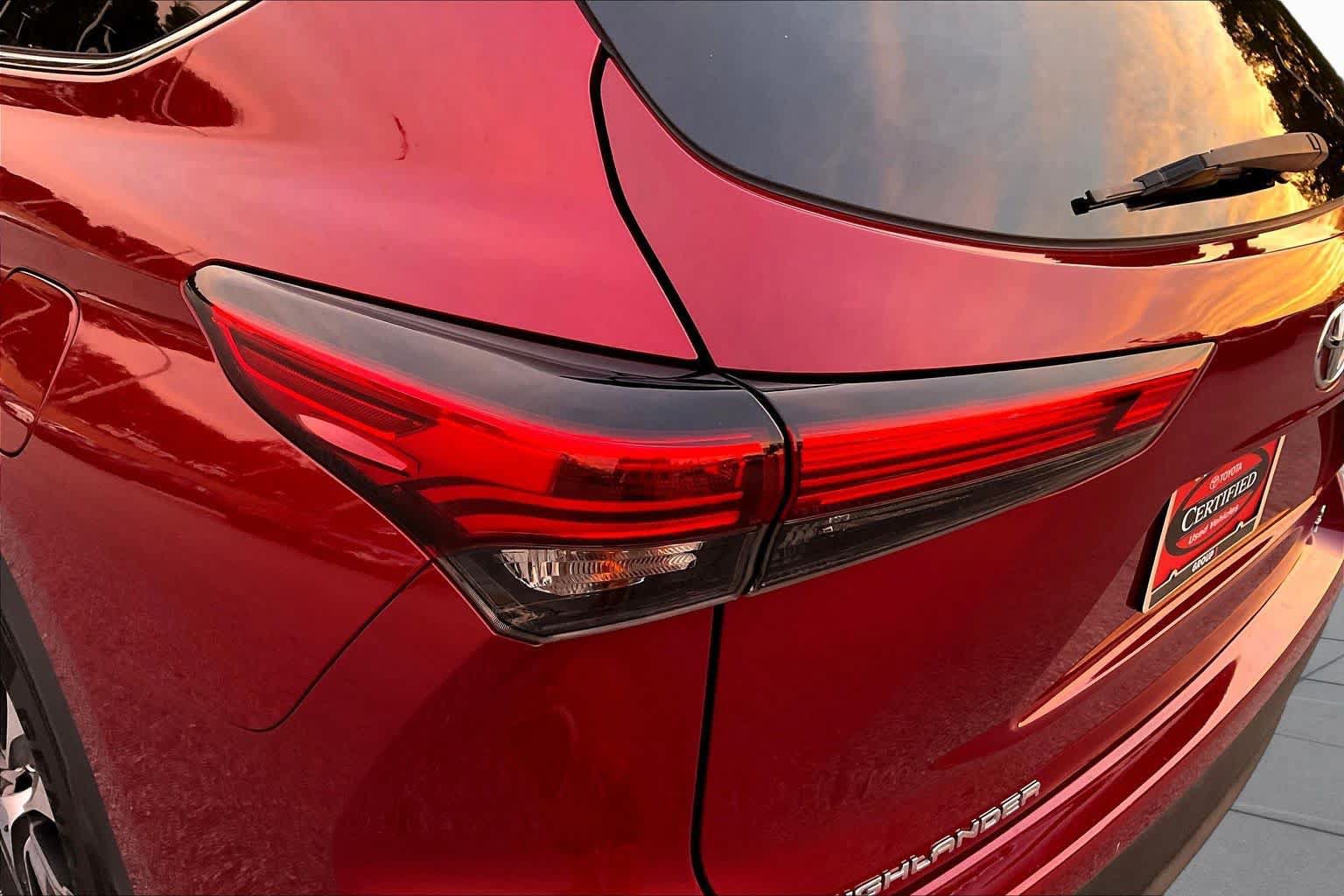 Used 2022 Toyota Highlander XLE FWD image 29