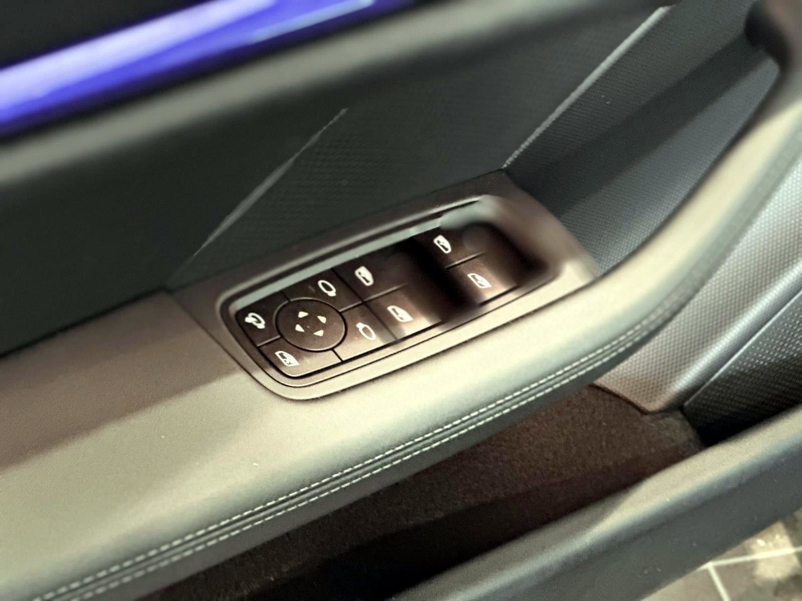 Certified 2025 Porsche Taycan image 19