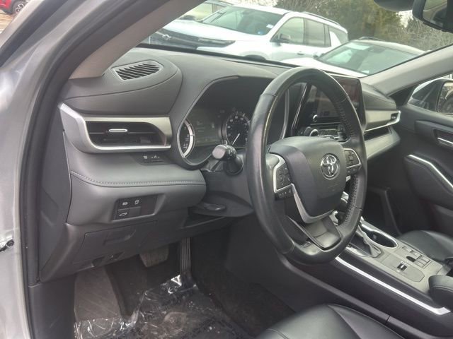 Used 2024 Toyota Highlander XLE image 13