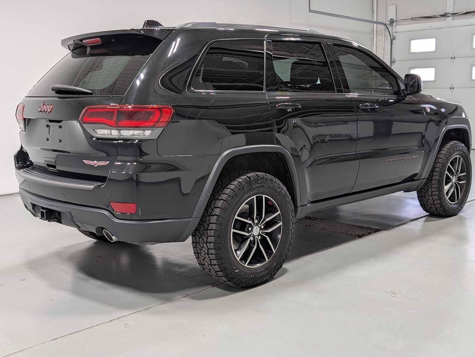 Used 2017 Jeep Grand Cherokee Trailhawk AWD/4WD image 8