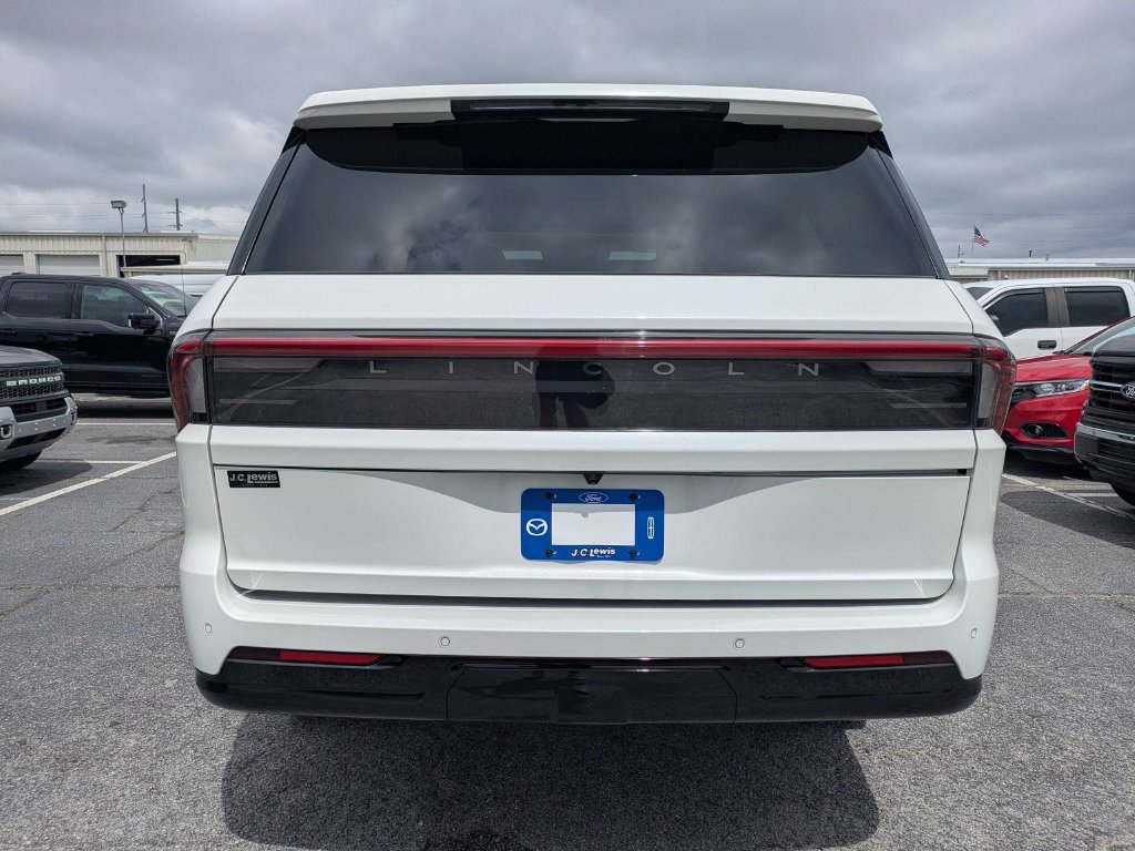 New 2027 Lincoln Navigator Reserve AWD/4WD image 5
