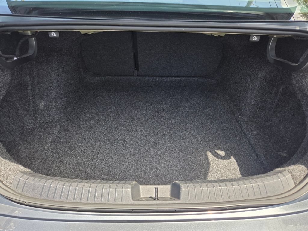 Used 2025 Volkswagen Jetta SE FWD image 24