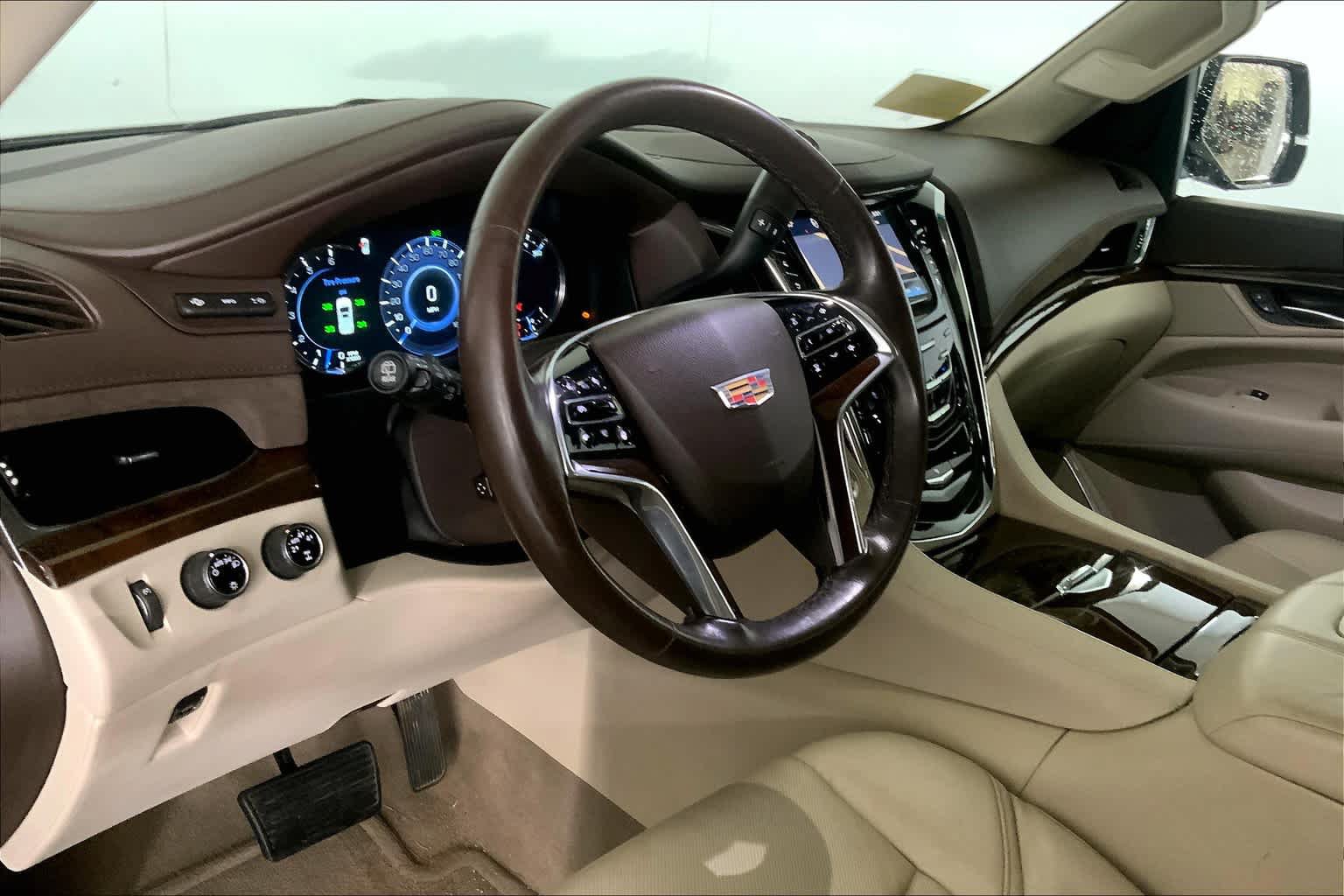 Used 2016 Cadillac Escalade Premium AWD/4WD image 16