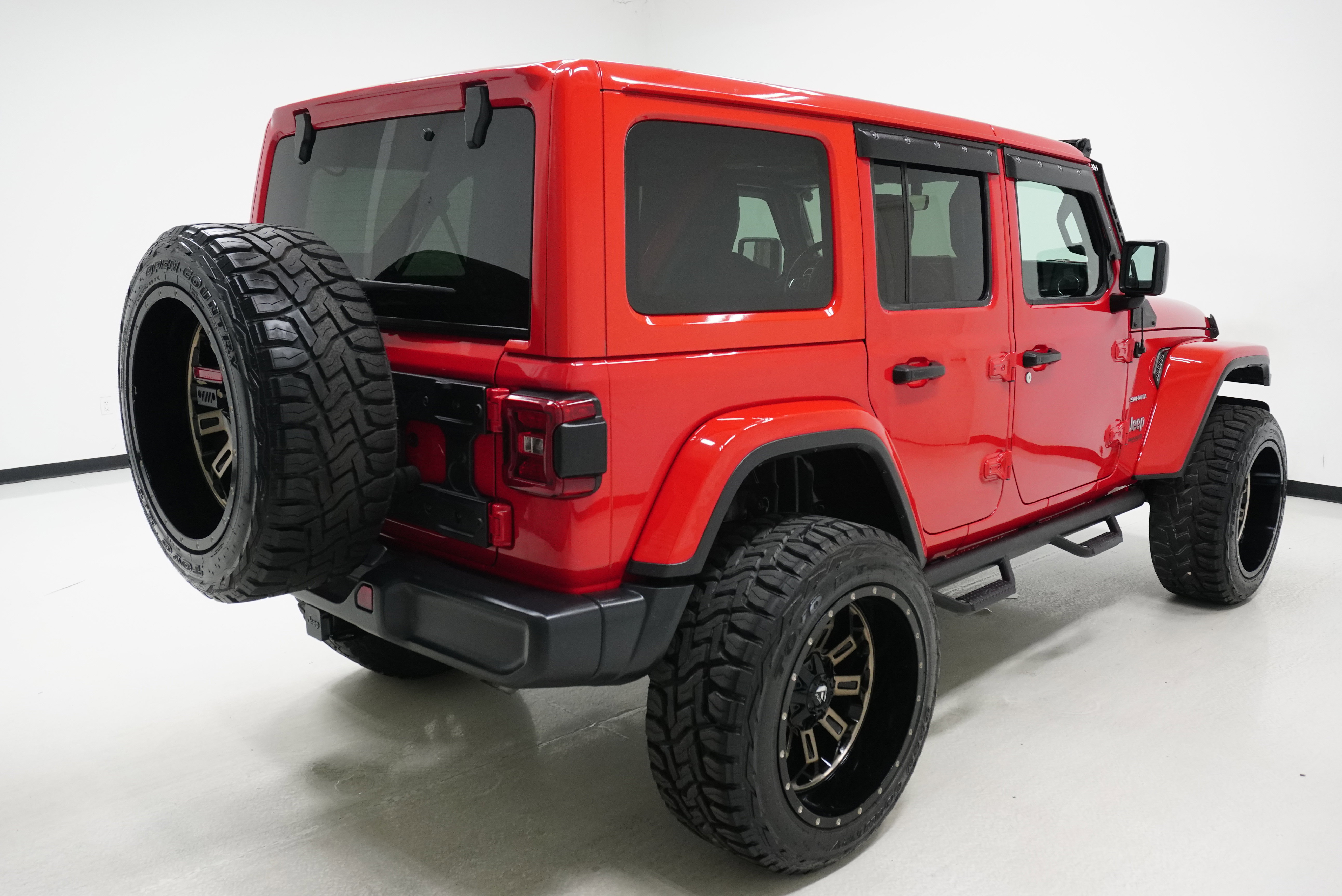 Used 2018 Jeep Wrangler Unlimited Sahara AWD/4WD image 4