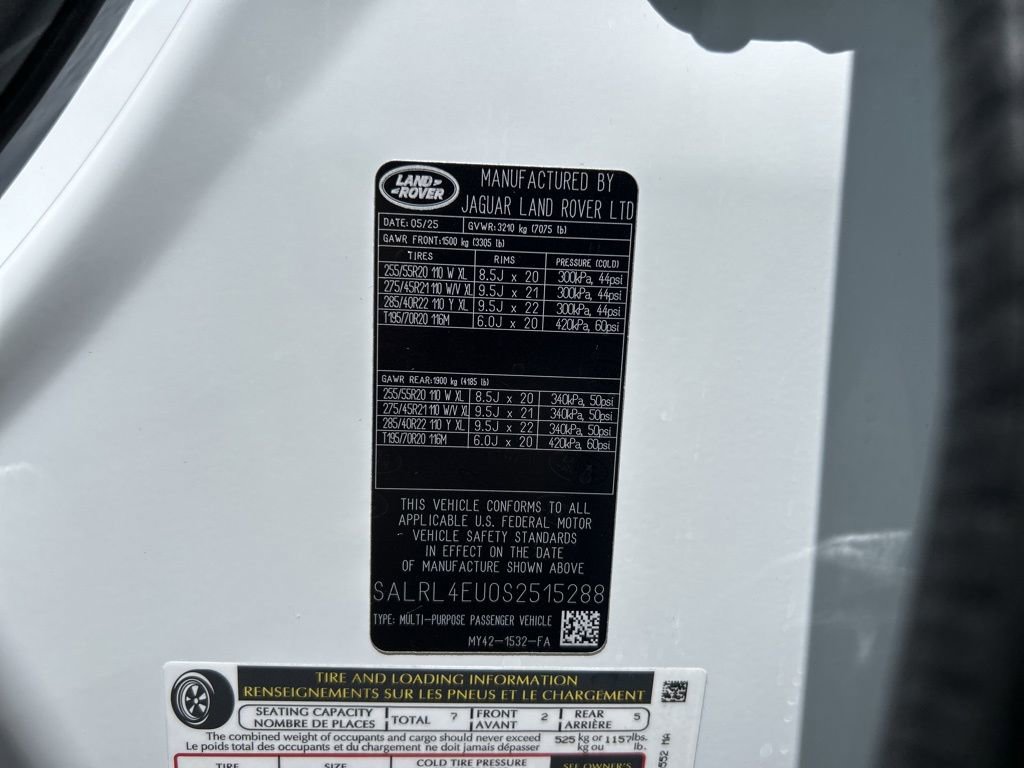 New 2025 Land Rover Discovery Dynamic SE image 30