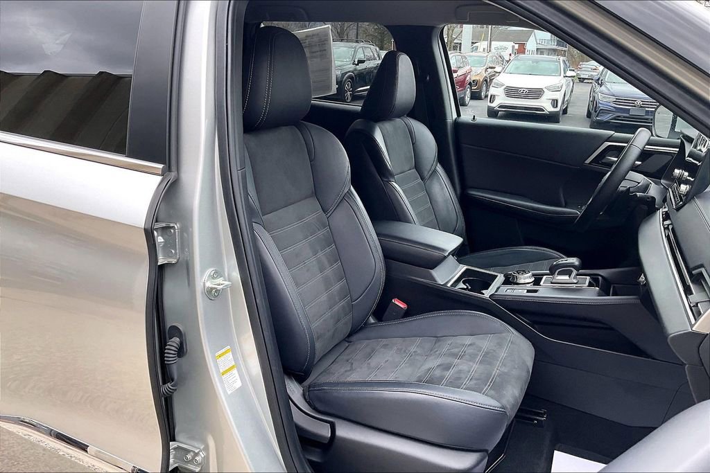 Used 2023 Mitsubishi Outlander SE image 7