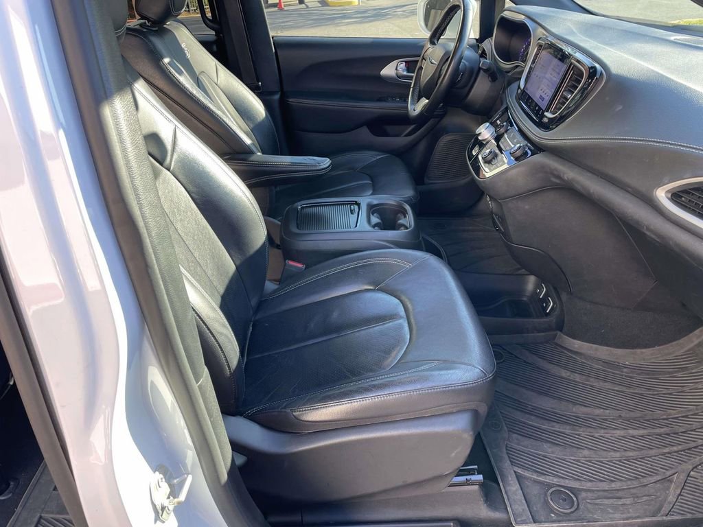 Used 2021 Chrysler Pacifica Touring-L w/ Uconnect Theater Family Group image 49