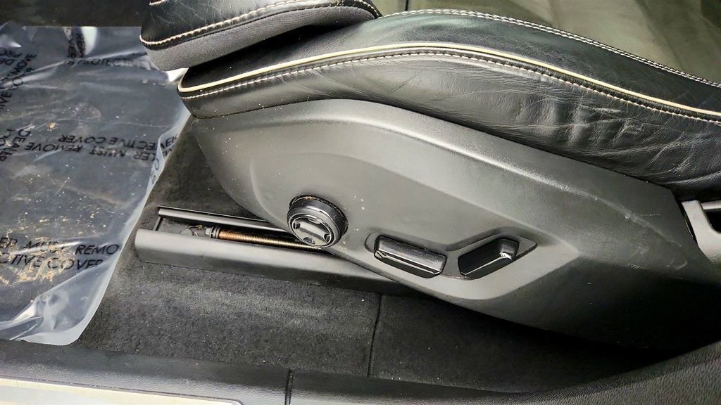 Used 2018 Volvo XC60 T6 R-Design w/ Convenience Package image 12