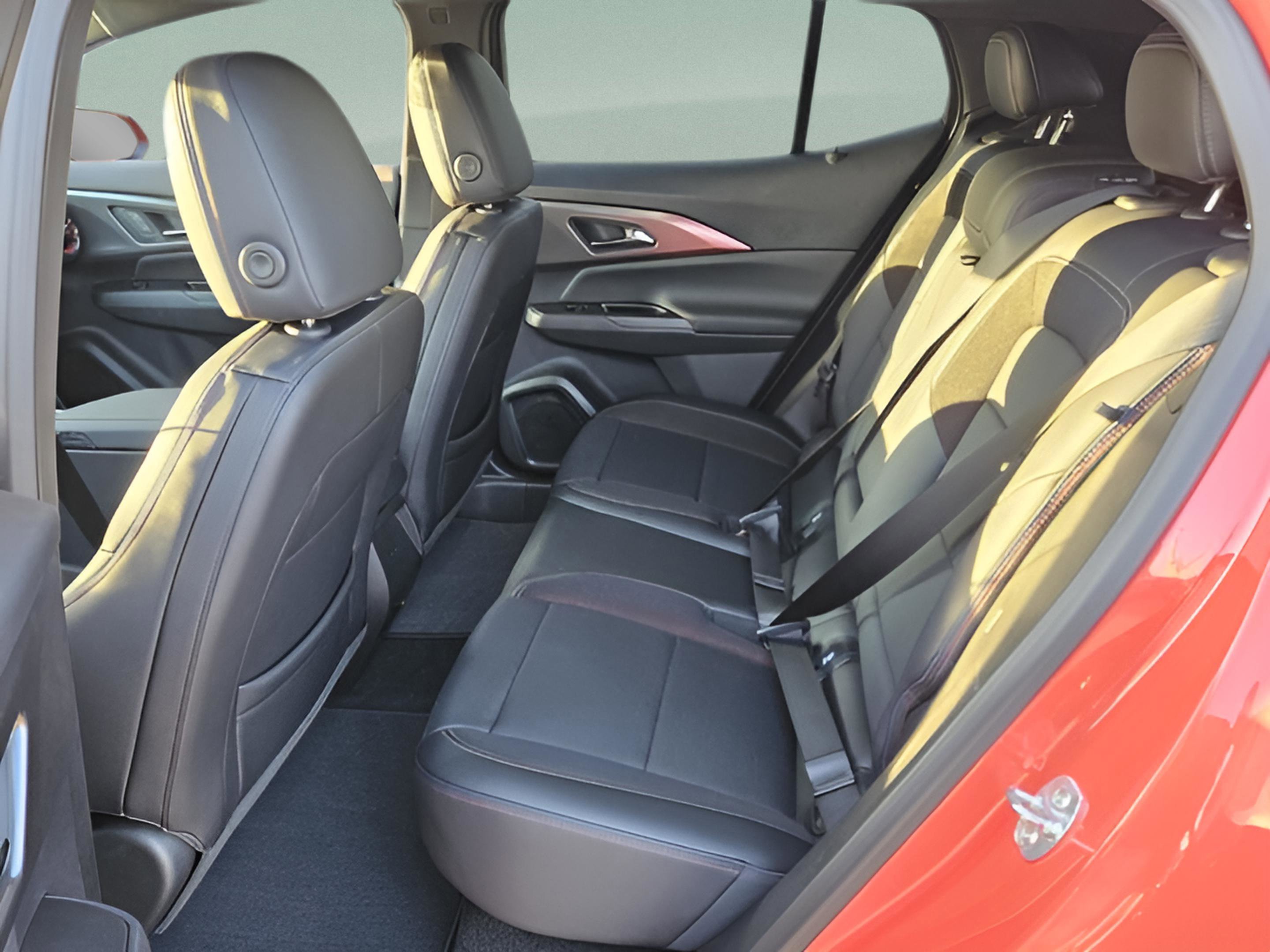 New 2025 Chevrolet Equinox EV RS image 13