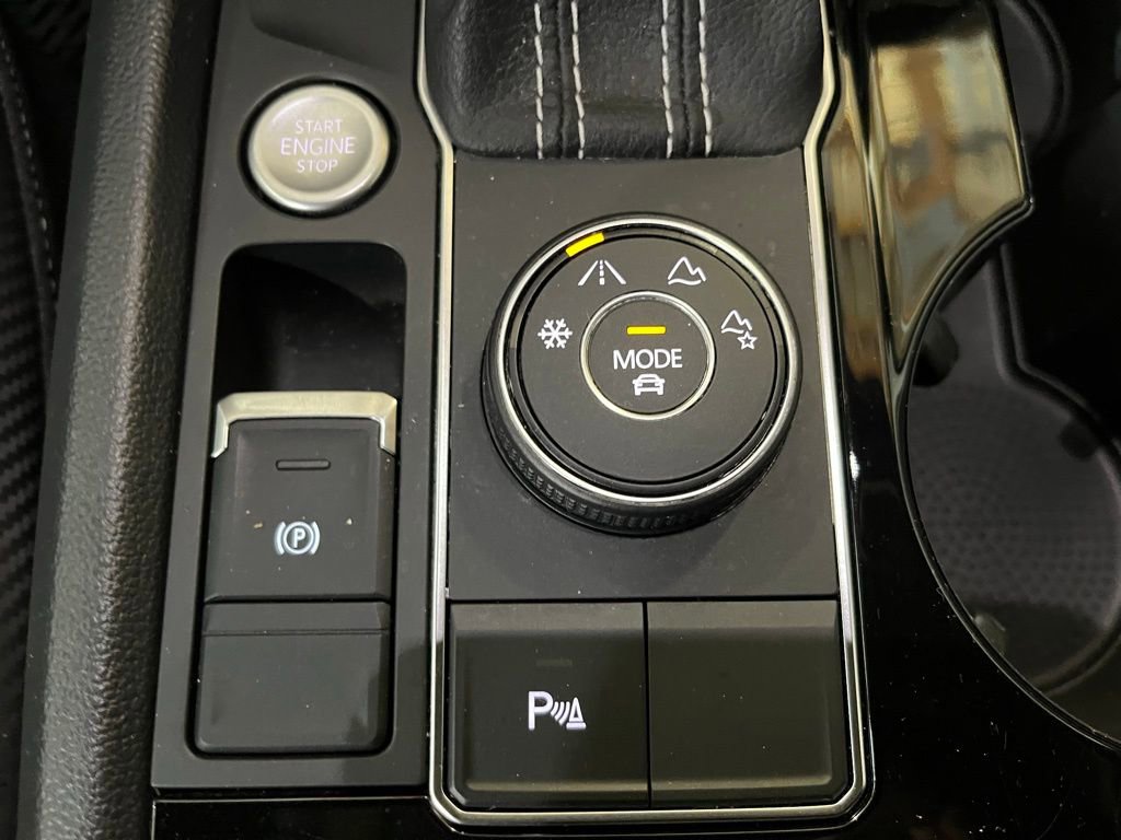 Certified 2023 Volkswagen Atlas Cross Sport SEL R-Line AWD/4WD image 15