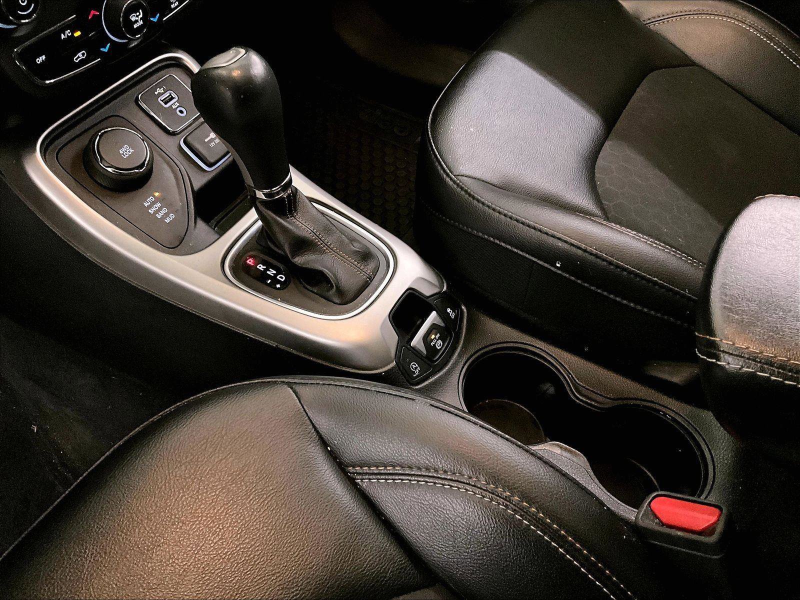 Used 2019 Jeep Compass Latitude w/ Cold Weather Group image 16