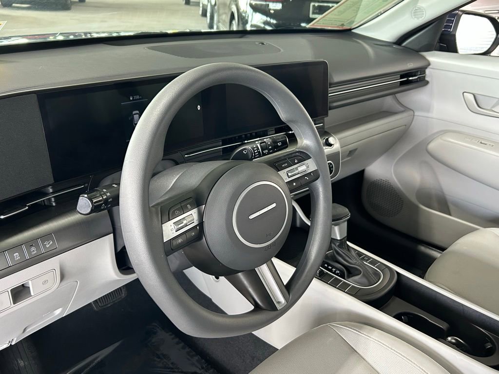 Used 2024 Hyundai Kona SE image 16
