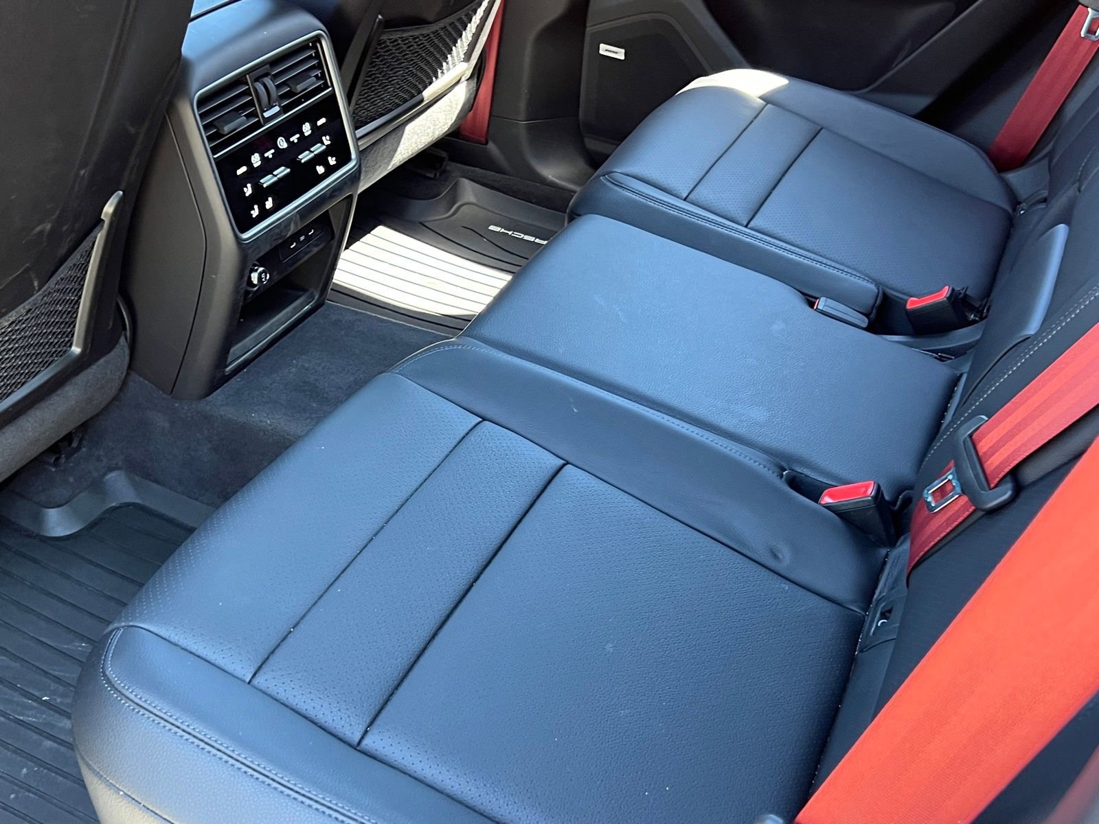 Certified 2024 Porsche Cayenne AWD/4WD image 25