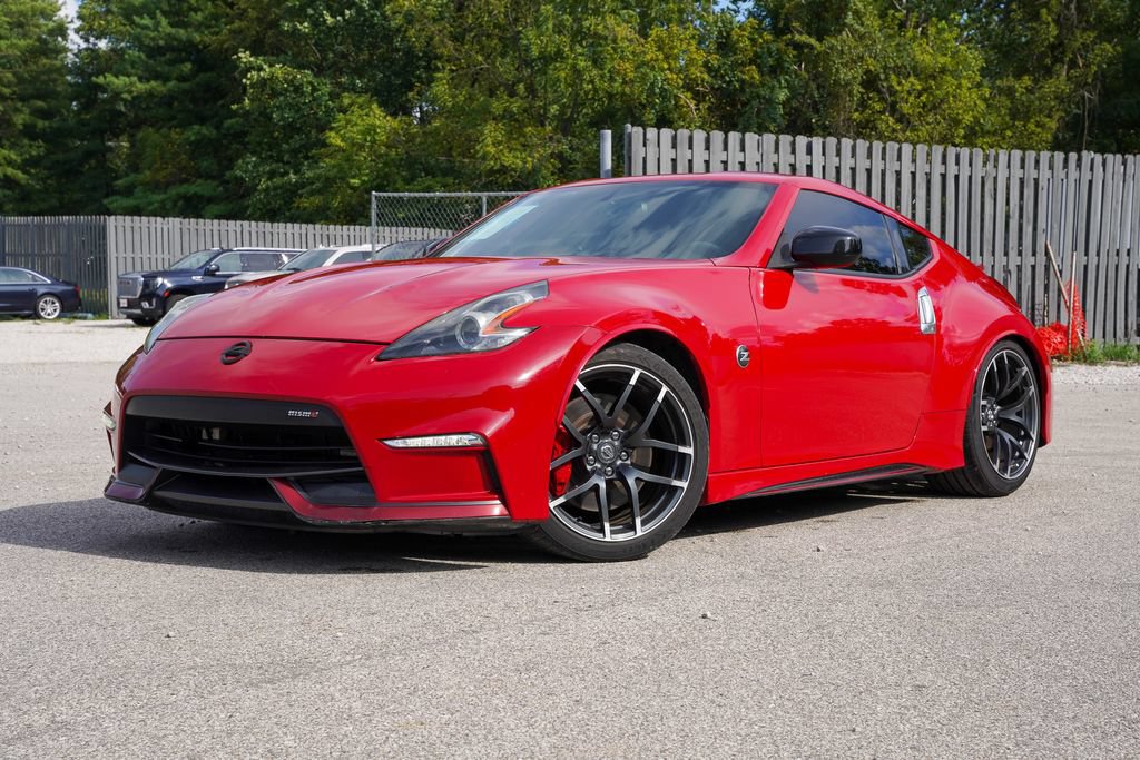 Used 2017 Nissan 370Z NISMO RWD image 2