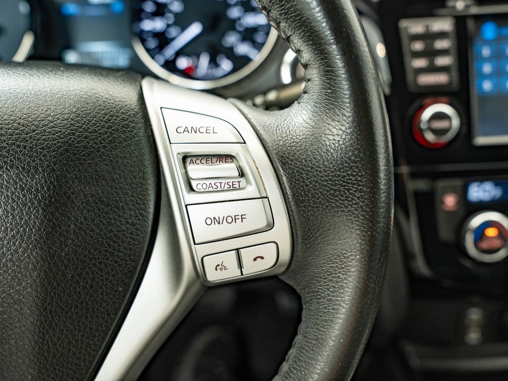 Used 2015 Nissan Rogue SL AWD/4WD image 29
