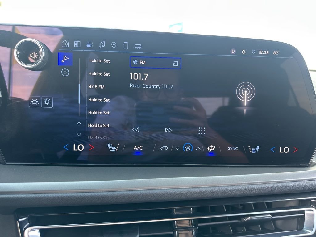 Used 2025 Chevrolet Traverse LT w/ Midnight/Sport Edition image 41